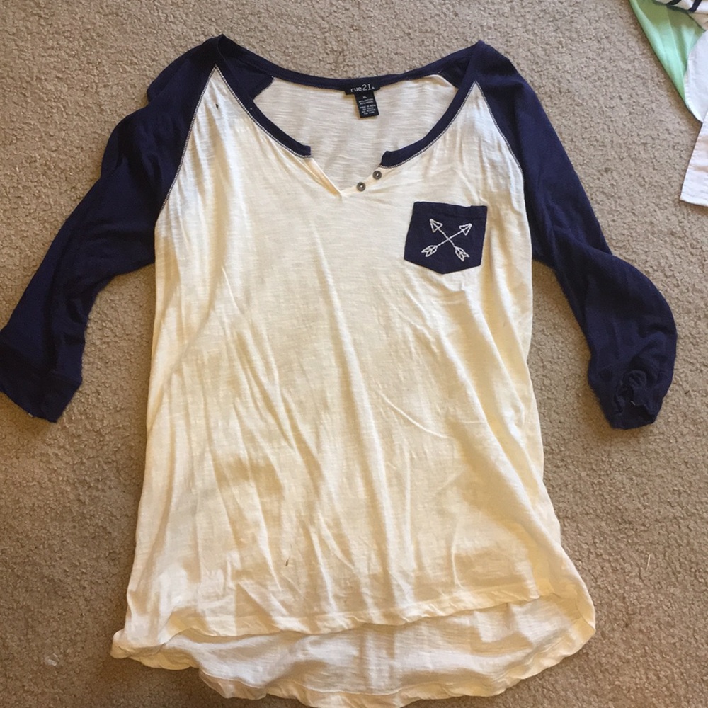 Quarter sleeve top